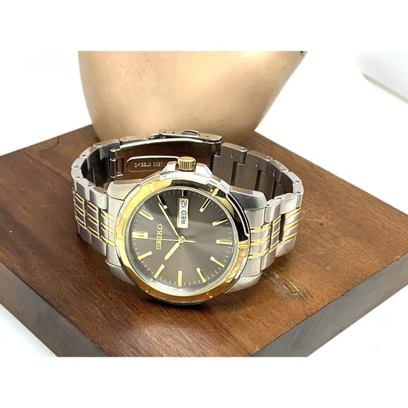 Seiko Men's Watch SUR356 Quartz Gray Dial Day Date Two Tone Stainless Steel 39mm - Picture 9 of 16